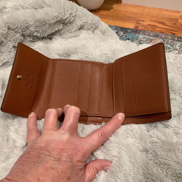 Louis Vuitton Monogram Medium Sized Elise Trifold Wallet - Picture 10 of 16